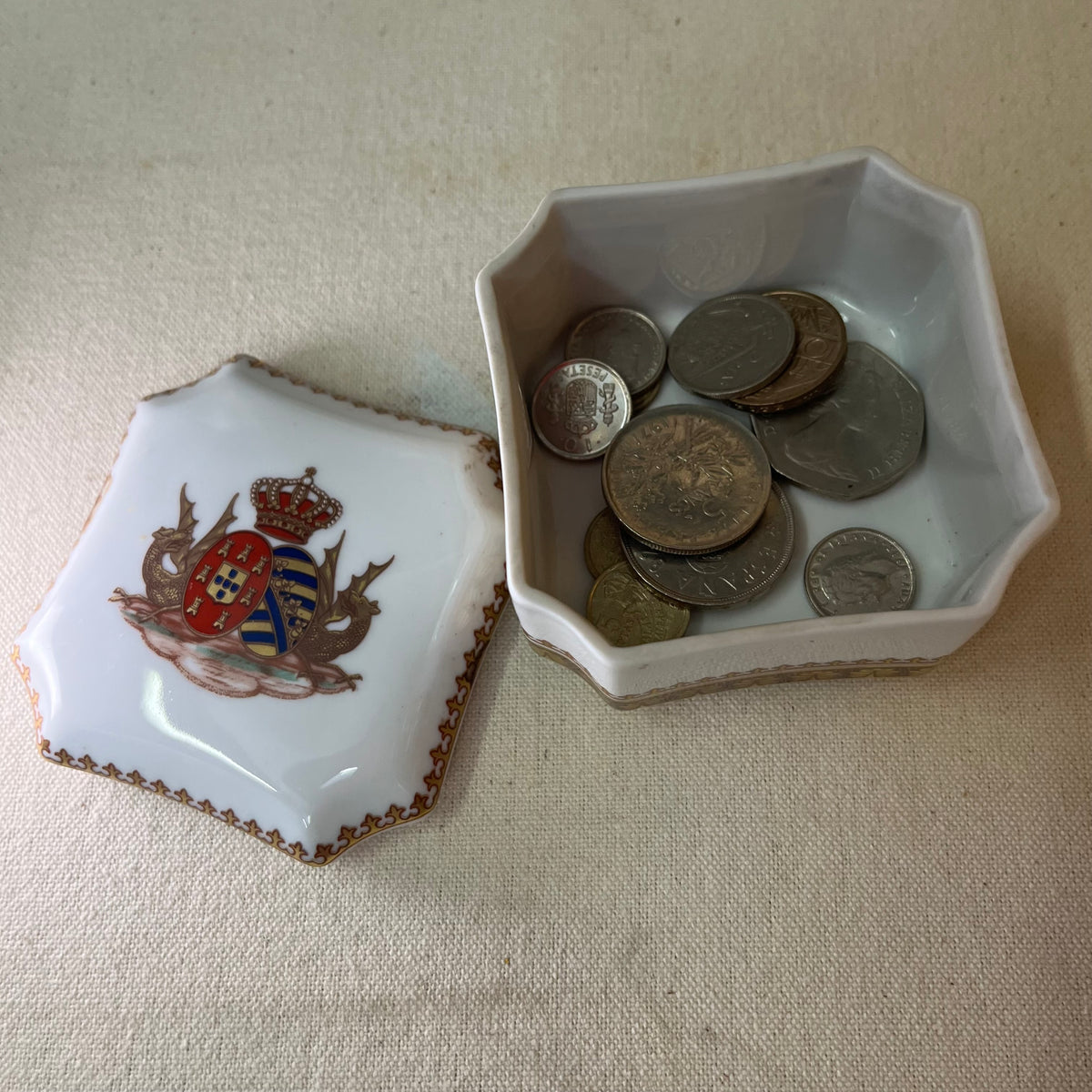 Caja de porcelana Sorart, detalle de la marca en la base