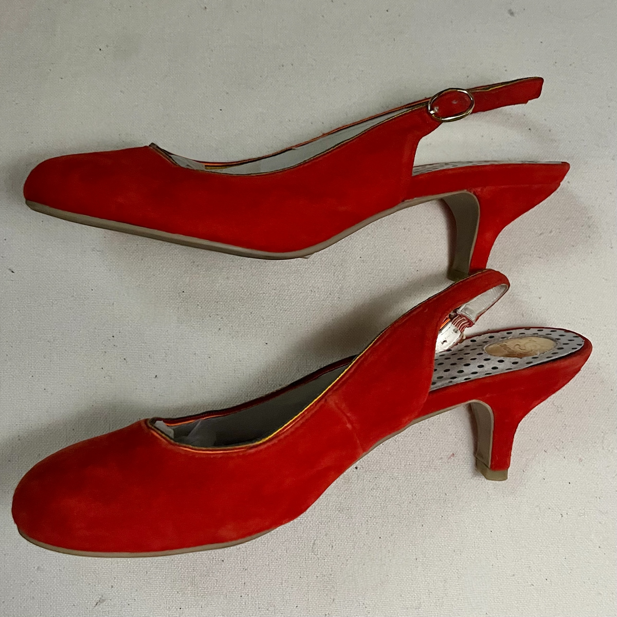 Zapatos de ante rojos