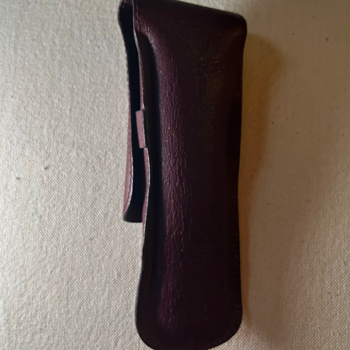 Funda de piel burdeos Montblanc para dos plumas, otra vista