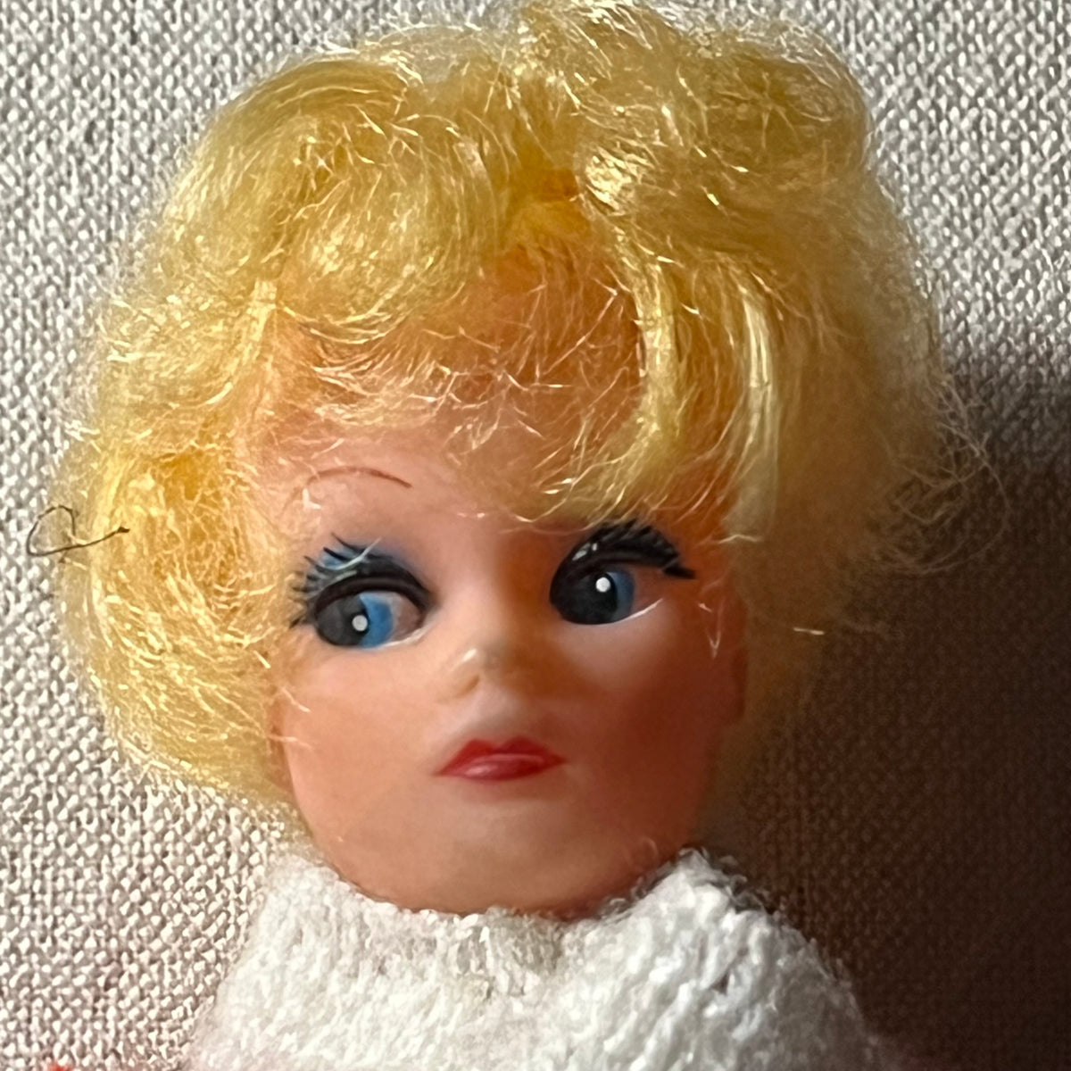 Muñeca clon rubia