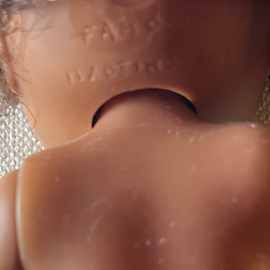 Muñeca Barriguitas de Famosa de los años ochenta, detalle del estado