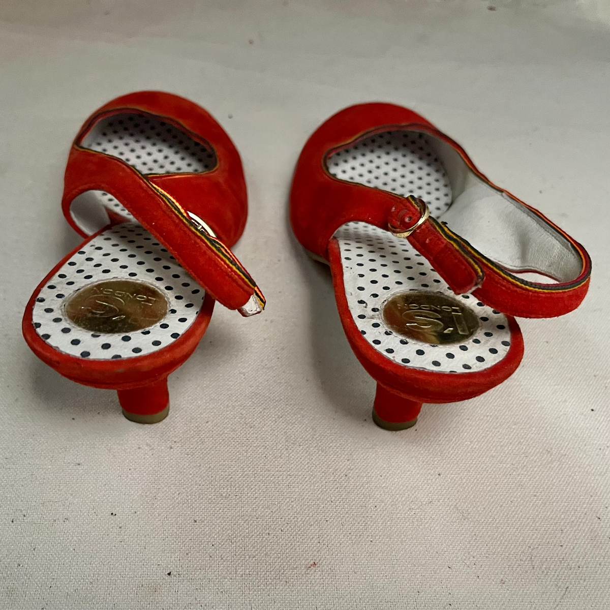 Zapatos de ante rojos