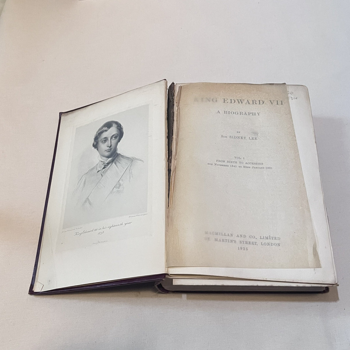 Portada con el frontispicio del rey a los diecisiete años, 1858